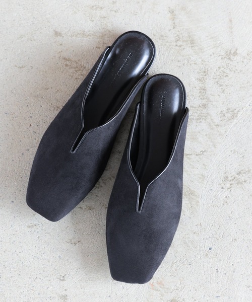 mysty woman（ミスティウーマン）の「Vスリットフラットミュール 954787（サンダル・レディース・ブラック/アイボリー/アニマル・M/L）」の3枚目の写真