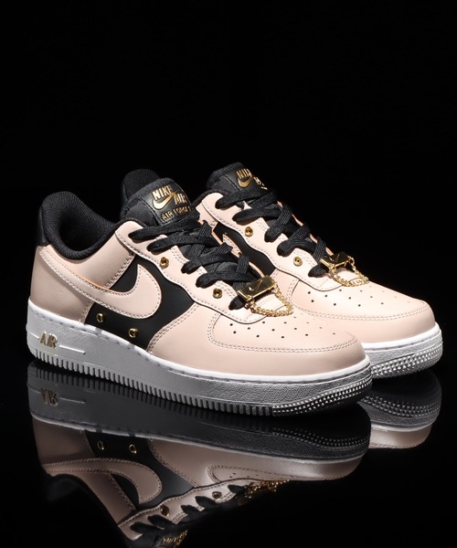 NIKE(ナイキ)の「NIKE AIR FORCE 1 '07 PRM / ナイキ エア フォース 【SP】(スニーカー・メンズ・ベージュ・24.0cm/25.0cm/26.0cm/26.5cm/24.5cm/28.0cm/27.5cm/27.0cm/25.5cm/30.0cm)」の2枚目の写真