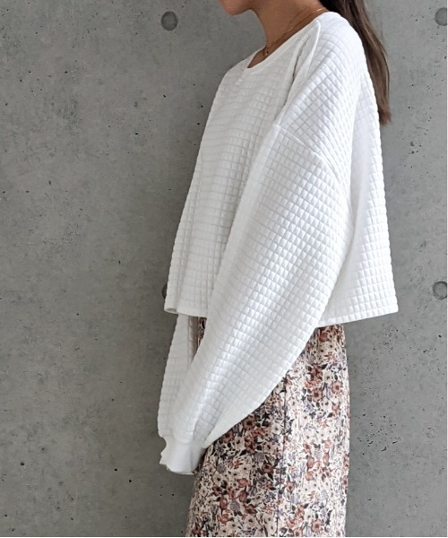 Per sist ence(パーシエンス)の「Per sist ence/パーシエンス キルティング天竺 ショート丈プルオーバー(スウェット・レディース・ホワイト/ブラック/グレー・FREE)」の6枚目の写真