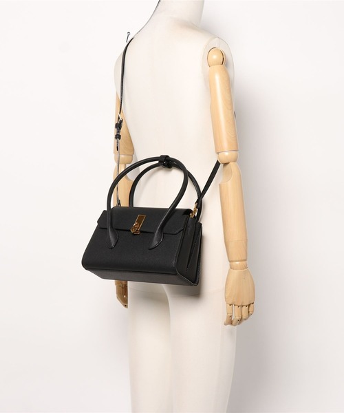CHARLES & KEITH(チャールズ & キース)の「ダブルハンドルプッシュロック バッグ / Double Handle Push-Lock Bag(ハンドバッグ・レディース・ブラック/クリーム/マスタード・M)」の6枚目の写真