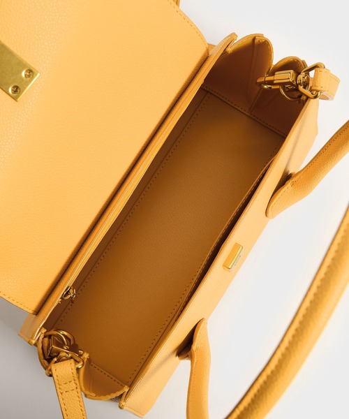 CHARLES & KEITH(チャールズ & キース)の「ダブルハンドルプッシュロック バッグ / Double Handle Push-Lock Bag(ハンドバッグ・レディース・ブラック/クリーム/マスタード・M)」の15枚目の写真