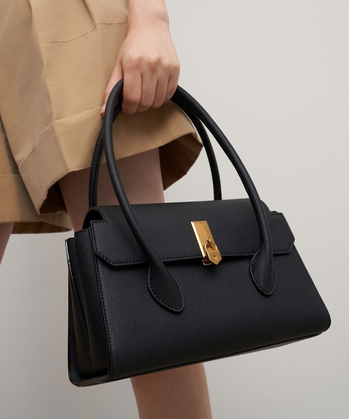 CHARLES & KEITH(チャールズ & キース)の「ダブルハンドルプッシュロック バッグ / Double Handle Push-Lock Bag(ハンドバッグ・レディース・ブラック/クリーム/マスタード・M)」の18枚目の写真