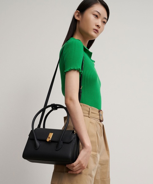 CHARLES & KEITH(チャールズ & キース)の「ダブルハンドルプッシュロック バッグ / Double Handle Push-Lock Bag(ハンドバッグ・レディース・ブラック/クリーム/マスタード・M)」の20枚目の写真