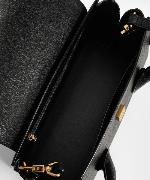 CHARLES & KEITH(チャールズ & キース)の「ダブルハンドルプッシュロック バッグ / Double Handle Push-Lock Bag(ハンドバッグ・レディース・ブラック/クリーム/マスタード・M)」の22枚目の写真
