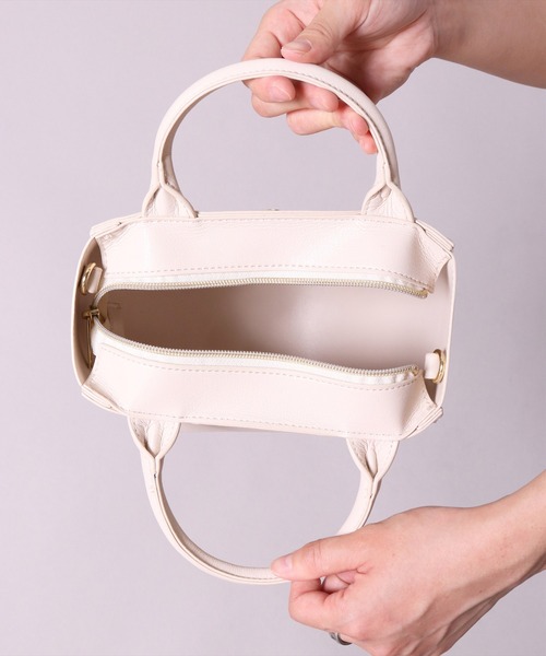 Legato Largo(レガートラルゴ)の「(EL)【Legato Largo】【かるいかばん】2WAY ハンド & ミニ ショルダーバッグ(ショルダーバッグ・レディース・ブラック/レッド/アイボリー/ミント/キャメル/グレイッシュベージュ・ONE SIZE)」の12枚目の写真