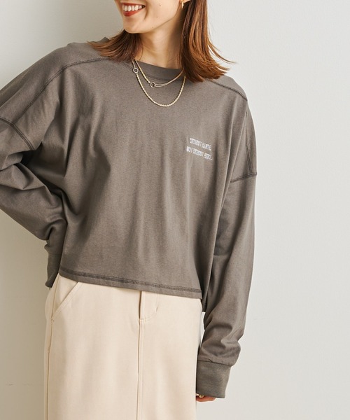 prose verse（プロズヴェール）の「チェーン刺繍ロゴショート丈プルオーバー（Tシャツ/カットソー・レディース・チャコールグレー/ホワイト・FREE）」の2枚目の写真