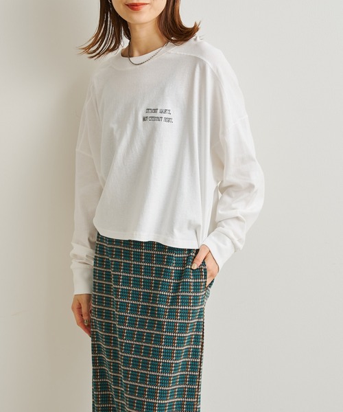 prose verse（プロズヴェール）の「チェーン刺繍ロゴショート丈プルオーバー（Tシャツ/カットソー・レディース・チャコールグレー/ホワイト・FREE）」の11枚目の写真