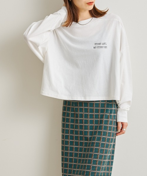 prose verse（プロズヴェール）の「チェーン刺繍ロゴショート丈プルオーバー（Tシャツ/カットソー・レディース・チャコールグレー/ホワイト・FREE）」の13枚目の写真