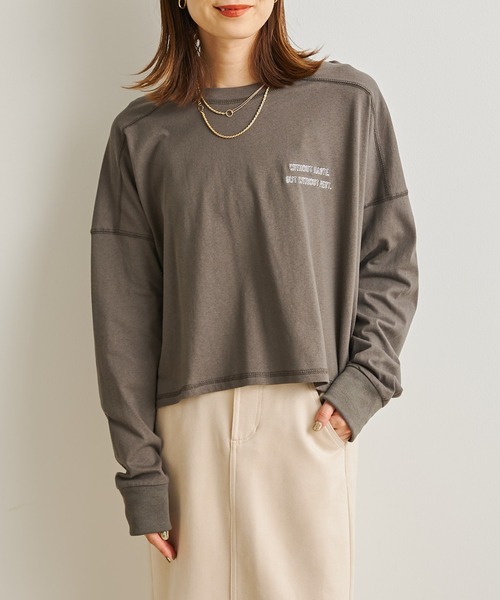 prose verse（プロズヴェール）の「チェーン刺繍ロゴショート丈プルオーバー（Tシャツ/カットソー・レディース・チャコールグレー/ホワイト・FREE）」の20枚目の写真