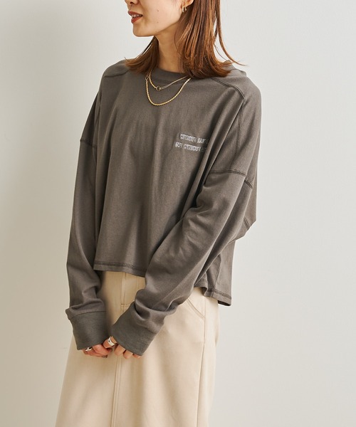 prose verse（プロズヴェール）の「チェーン刺繍ロゴショート丈プルオーバー（Tシャツ/カットソー・レディース・チャコールグレー/ホワイト・FREE）」の22枚目の写真