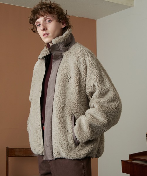 Mark Gonzales(マーク・ゴンザレス)の「Mark Gonzales/マークゴンザレス 別注 ビッグシルエット スタンドネック サテン配色 フリースボアブルゾン EMMA CLOTHES(ブルゾン・メンズ・ブラック/オリーブ/ナチュラル/ベージュ系その他・M/L)」の10枚目の写真