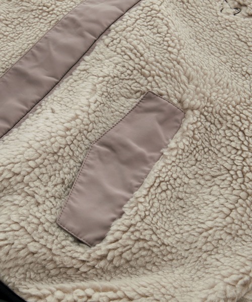 Mark Gonzales(マーク・ゴンザレス)の「Mark Gonzales/マークゴンザレス 別注 ビッグシルエット スタンドネック サテン配色 フリースボアブルゾン EMMA CLOTHES(ブルゾン・メンズ・ブラック/オリーブ/ナチュラル/ベージュ系その他・M/L)」の6枚目の写真