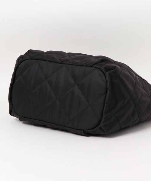 VitaFelice（ヴィータフェリーチェ）の「キルティング2wayナイロンビッグトートバッグ（トートバッグ・レディース・ブラック/チャコールグレー/ベージュ系その他・FREE）」の4枚目の写真