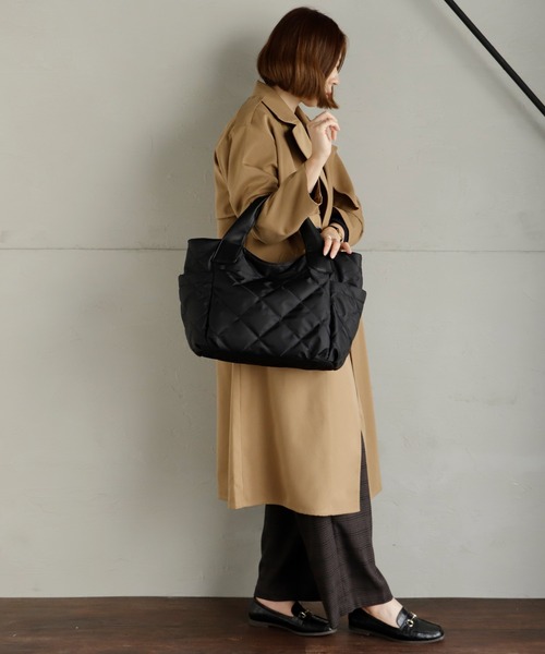 VitaFelice（ヴィータフェリーチェ）の「キルティング2wayナイロンビッグトートバッグ（トートバッグ・レディース・ブラック/チャコールグレー/ベージュ系その他・FREE）」の11枚目の写真