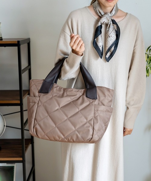 VitaFelice（ヴィータフェリーチェ）の「キルティング2wayナイロンビッグトートバッグ（トートバッグ・レディース・ブラック/チャコールグレー/ベージュ系その他・FREE）」の14枚目の写真