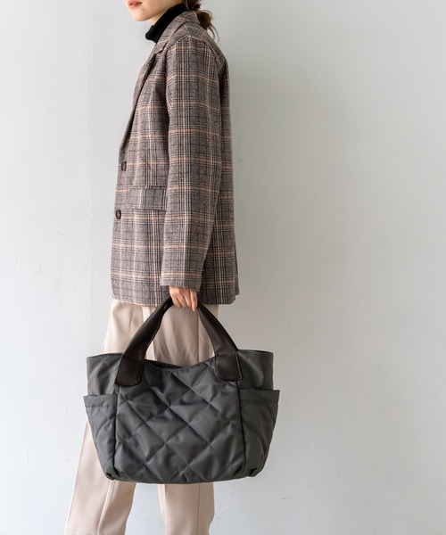 VitaFelice（ヴィータフェリーチェ）の「キルティング2wayナイロンビッグトートバッグ（トートバッグ・レディース・ブラック/チャコールグレー/ベージュ系その他・FREE）」の20枚目の写真