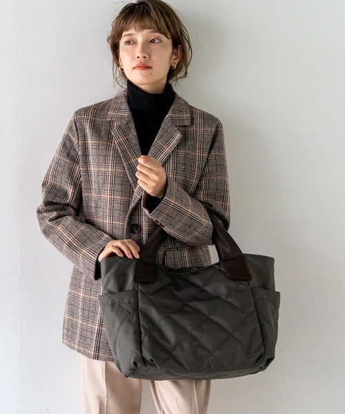 VitaFelice（ヴィータフェリーチェ）の「キルティング2wayナイロンビッグトートバッグ（トートバッグ・レディース・ブラック/チャコールグレー/ベージュ系その他・FREE）」の21枚目の写真