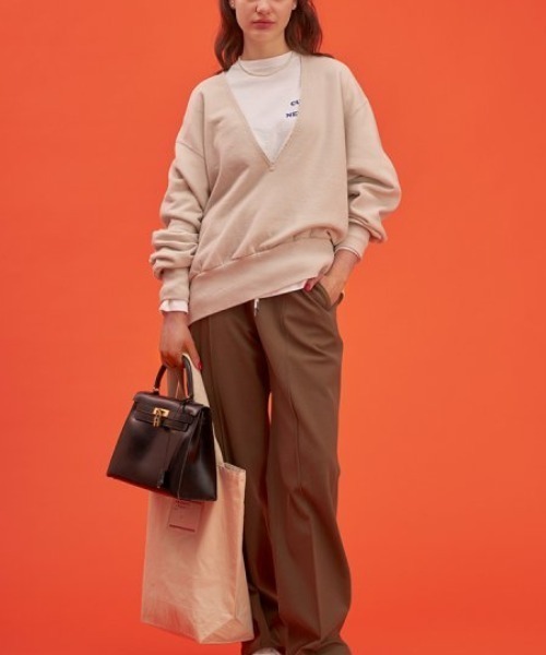 THE SHINZONE（ザ　シンゾーン）の「THE SHINZONE V NECK  SWEAT 21SMSCU13（スウェット・レディース・オフホワイト/グレー/ホワイト・FREE）」の4枚目の写真