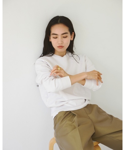 TODAYFUL（トゥデイフル）の「ラグランコンパクトスエット（スウェット・レディース・ホワイト/ブラウン・FREE）」の13枚目の写真