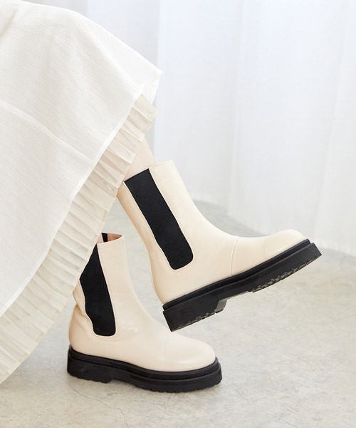 menue（メヌエ）の「トラックソールサイドゴア厚底ブーツ（ブーツ・レディース・ブラック/ブラウン/アイボリー/ベージュ・S/M/L/LL/3L）」の2枚目の写真