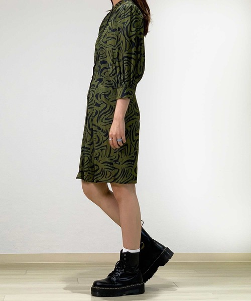 MAISON SCOTCH（メゾンスコッチ）の「グラフィックプリントワンピース【164158】（ワンピース・レディース・グリーン系その他・X-SMALL/SMALL）」の2枚目の写真