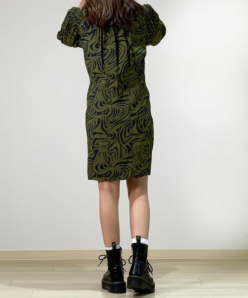 MAISON SCOTCH（メゾンスコッチ）の「グラフィックプリントワンピース【164158】（ワンピース・レディース・グリーン系その他・X-SMALL/SMALL）」の3枚目の写真