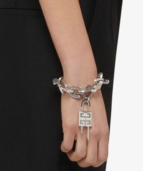 GIVENCHY（ジバンシイ）の「パドロック付き G リンク ロック ブレスレット（ブレスレット・レディース・シルバー・3）」の3枚目の写真
