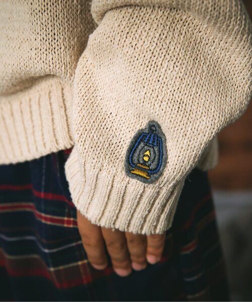 BREEZE（ブリーズ）の「4色2柄ワッペンセーター（ニット/セーター・キッズ・チャコール/マスタード/レッド/キナリ・100/120/140/90）」の20枚目の写真