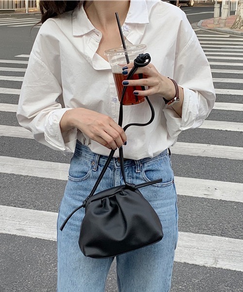 HALEY PESCA(ヘーリーペスカ)の「HALEY PESCA/スモールサイズ フェイクレザーショルダーバッグ(ショルダーバッグ・レディース・ホワイト/ブラック/ブラウン・FREE)」の3枚目の写真