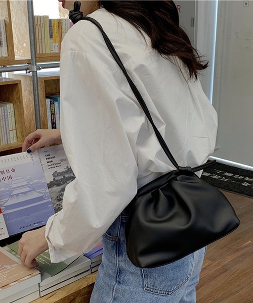 HALEY PESCA(ヘーリーペスカ)の「HALEY PESCA/スモールサイズ フェイクレザーショルダーバッグ(ショルダーバッグ・レディース・ホワイト/ブラック/ブラウン・FREE)」の8枚目の写真