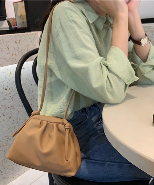 HALEY PESCA(ヘーリーペスカ)の「HALEY PESCA/スモールサイズ フェイクレザーショルダーバッグ(ショルダーバッグ・レディース・ホワイト/ブラック/ブラウン・FREE)」の12枚目の写真