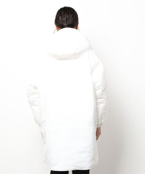 MADEMOISELLE ROPE'（マドモアゼル ロペ）の「【WILD THINGS for MADEMOISELLE】モンスターパーカー（ダウンジャケット/コート・レディース・ホワイト・FREE）」の2枚目の写真