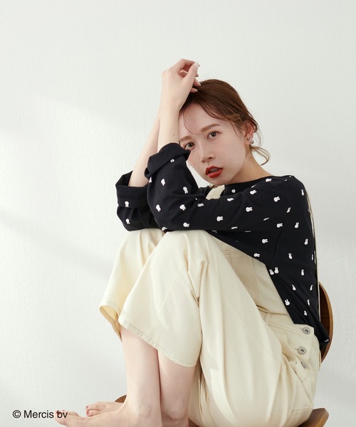 natural couture(ナチュラルクチュール)の「【ミッフィーコラボ・WEB限定カラー有り】アソート柄ショート丈T(Tシャツ/カットソー・レディース・ブラック/ベージュ/オフホワイト/その他1・FREE)」の2枚目の写真