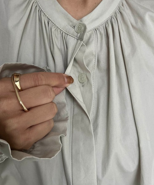 CAPRICIEUX LE'MAGE（カプリシューレマージュ）の「袖シャーリングパフシャツ（シャツ/ブラウス・レディース・グリーン/ホワイト/ライトグレー・FREE）」の18枚目の写真