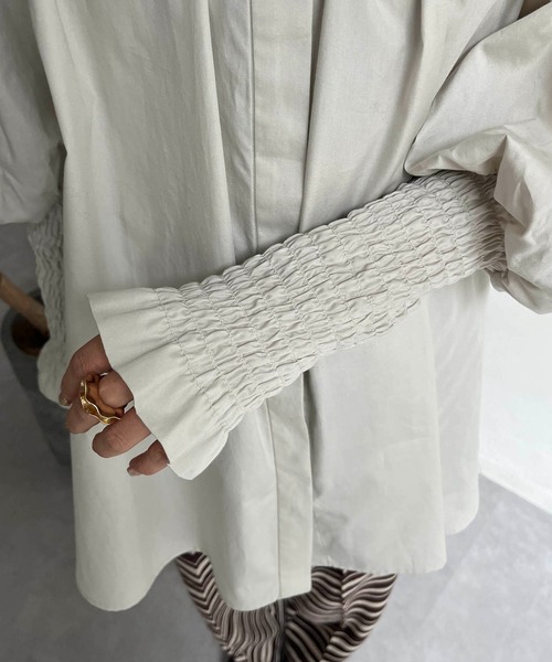 CAPRICIEUX LE'MAGE（カプリシューレマージュ）の「袖シャーリングパフシャツ（シャツ/ブラウス・レディース・グリーン/ホワイト/ライトグレー・FREE）」の22枚目の写真