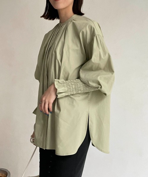 CAPRICIEUX LE'MAGE（カプリシューレマージュ）の「袖シャーリングパフシャツ（シャツ/ブラウス・レディース・グリーン/ホワイト/ライトグレー・FREE）」の11枚目の写真