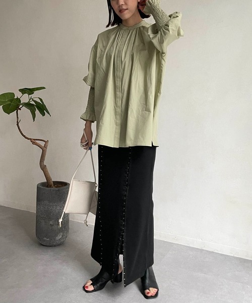 CAPRICIEUX LE'MAGE（カプリシューレマージュ）の「袖シャーリングパフシャツ（シャツ/ブラウス・レディース・グリーン/ホワイト/ライトグレー・FREE）」の12枚目の写真