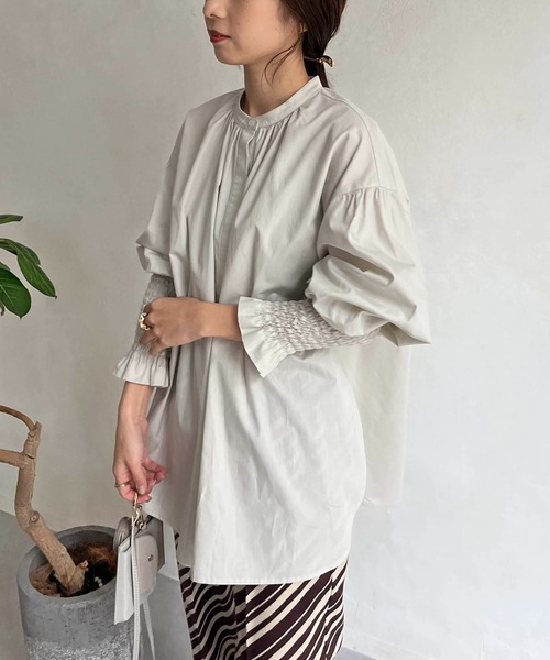 CAPRICIEUX LE'MAGE（カプリシューレマージュ）の「袖シャーリングパフシャツ（シャツ/ブラウス・レディース・グリーン/ホワイト/ライトグレー・FREE）」の7枚目の写真