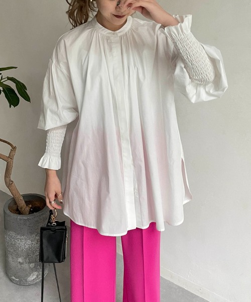 CAPRICIEUX LE'MAGE（カプリシューレマージュ）の「袖シャーリングパフシャツ（シャツ/ブラウス・レディース・グリーン/ホワイト/ライトグレー・FREE）」の5枚目の写真