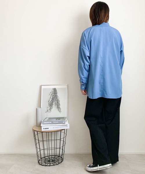 Ritzy（リッツィー）の「ポリストレッチ ドロップショルダーLSシャツ レディース メンズ（シャツ/ブラウス・メンズ・ホワイト/サックスブルー/イエロー/グリーン/チャコール/ブラック/ネイビー/パープル/グレイッシュベージュ・MEDIUM/LARGE/X-LARGE）」の11枚目の写真