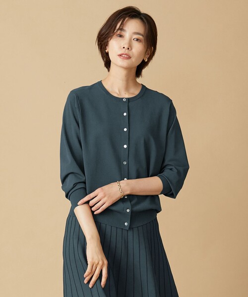 J.PRESS(ジェイプレス)の「【洗える】 レーヨンエリートストレッチ カーディガン(カーディガン/ボレロ・レディース・ブラック系/ベージュ系/ダークグリーン系/オレンジ系・T13/T15)」の4枚目の写真