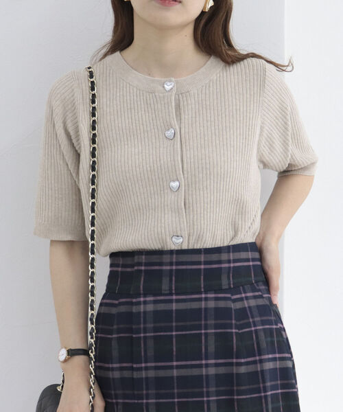 fredy emue（フレディエミュ）の「ハートボタン 半袖カーディガン（カーディガン/ボレロ・レディース・ライトグレー/ブラック/ベージュ/パープル/ネイビー/カーキ・38）」の3枚目の写真