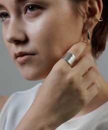 ieLS（イエルズ）の「「ieLS」SV925 シルバー デザイン フープリングピアス（ピアス（両耳用））」