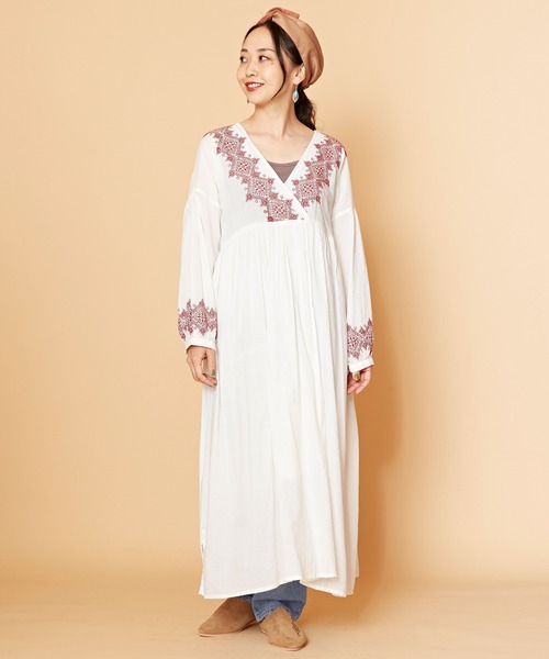 チャイハネ（チャイハネ）の「【チャイハネ】ジプラス刺繍ワンピース（ワンピース・レディース・グリーン/ホワイト/ブラウン・FREE）」の5枚目の写真