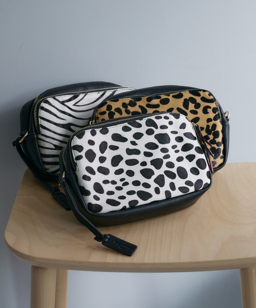 Pal collection(パルコレクション)の「ハラコ風ショルダーバック(ショルダーバッグ・レディース・ホワイト/ホワイト系その他/ブラック系その他・FREE)」の2枚目の写真