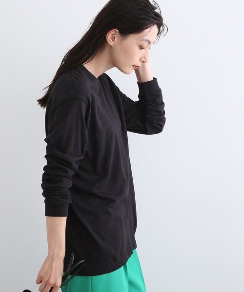 INDIVI（インディヴィ）の「【WORLD for the World】バックロゴ ロングTシャツ（Tシャツ/カットソー・レディース・ブラック/ホワイト・05/13/38）」の16枚目の写真