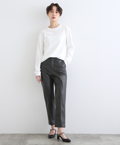 INDIVI（インディヴィ）の「【WORLD for the World】バックロゴ ロングTシャツ（Tシャツ/カットソー・レディース・ブラック/ホワイト・05/13/38）」の22枚目の写真