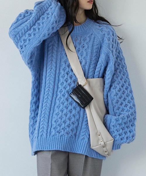 179/WG(イチナナキュウダブルジー)の「ふわもこBIGケーブルニットプルオーバー(ニット/セーター・レディース・オフホワイト/ブラック/グリーン/ブルー・FREE)」の4枚目の写真