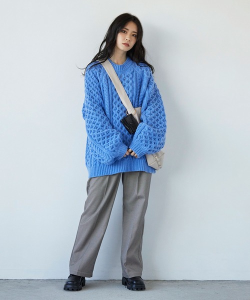 179/WG(イチナナキュウダブルジー)の「ふわもこBIGケーブルニットプルオーバー(ニット/セーター・レディース・オフホワイト/ブラック/グリーン/ブルー・FREE)」の19枚目の写真