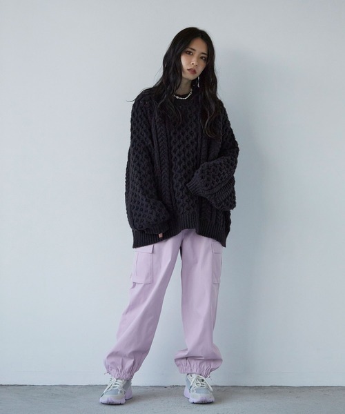 179/WG(イチナナキュウダブルジー)の「ふわもこBIGケーブルニットプルオーバー(ニット/セーター・レディース・オフホワイト/ブラック/グリーン/ブルー・FREE)」の17枚目の写真